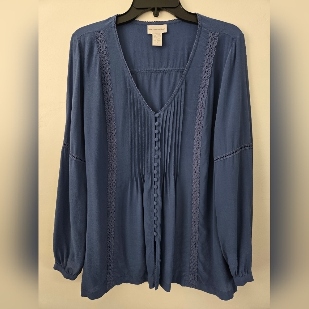 Soft Surroundings 100% Silk Size Medium Bohemian Pintuck Detailing Long Sleeve